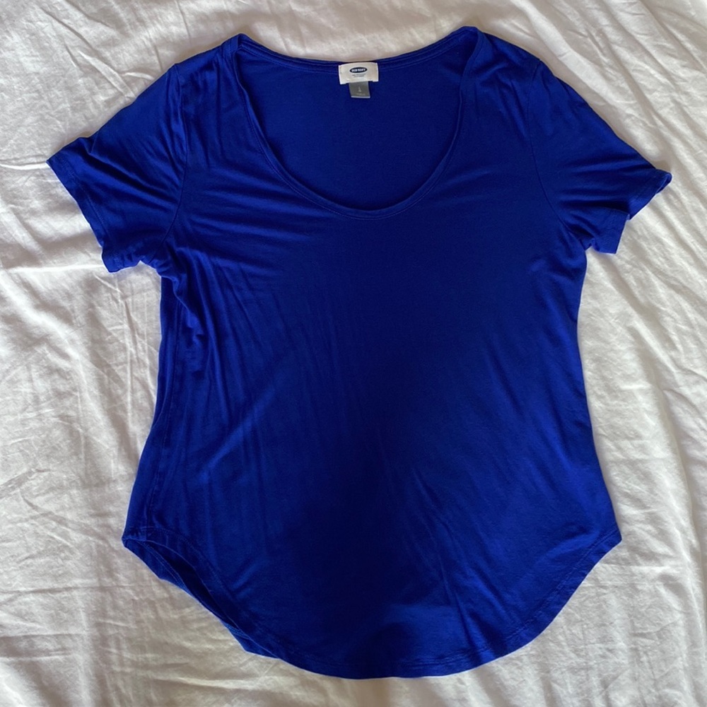 Old Navy woman’s blue t shirt size large